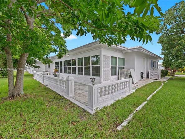 6905 NW 73rd St, Tamarac FL 33321