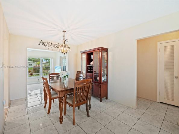 6905 NW 73rd St, Tamarac FL 33321
