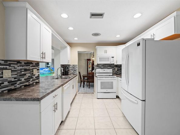 6905 NW 73rd St, Tamarac FL 33321