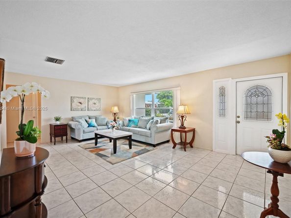 6905 NW 73rd St, Tamarac FL 33321