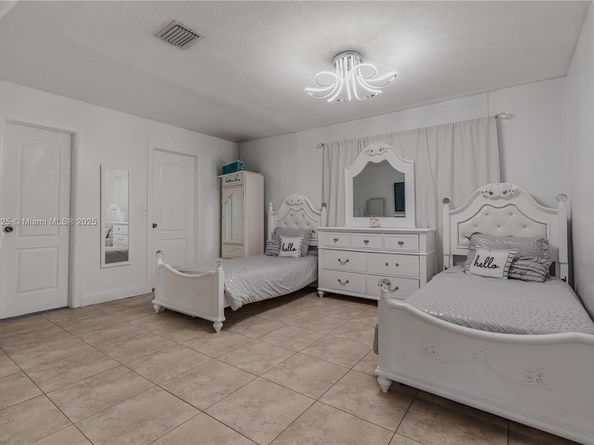 10351 SW 49th St, Miami FL 33165
