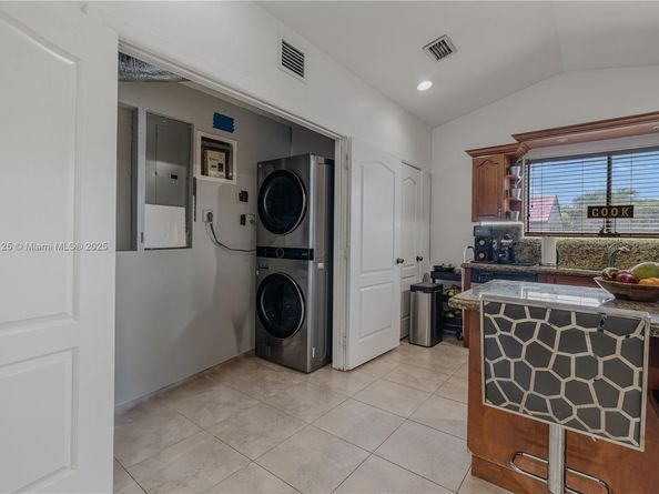 10351 SW 49th St, Miami FL 33165