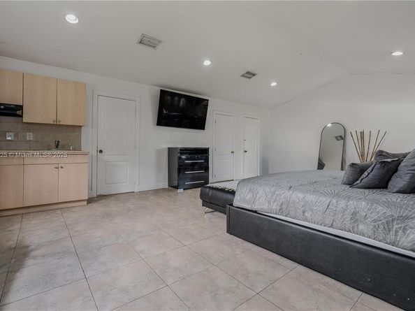 10351 SW 49th St, Miami FL 33165