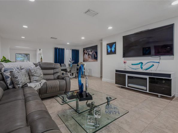10351 SW 49th St, Miami FL 33165