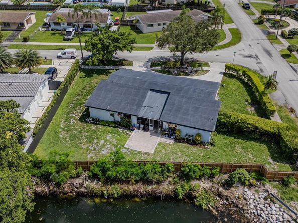 10351 SW 49th St, Miami FL 33165