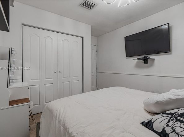 10351 SW 49th St, Miami FL 33165