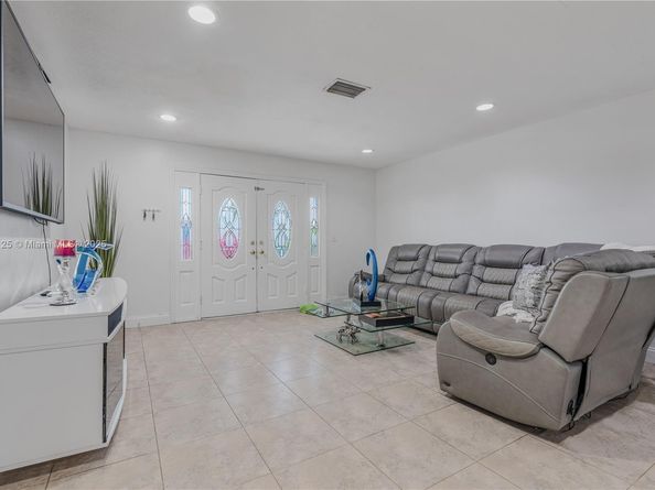 10351 SW 49th St, Miami FL 33165