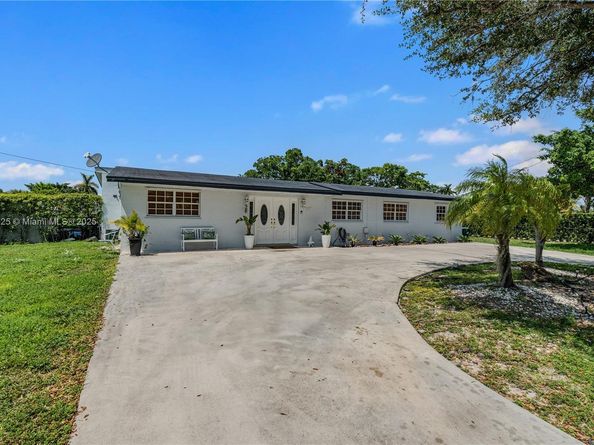 10351 SW 49th St, Miami FL 33165