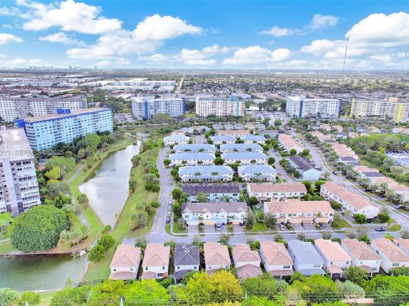 3936 Mahogany Ln, Hollywood FL 33021