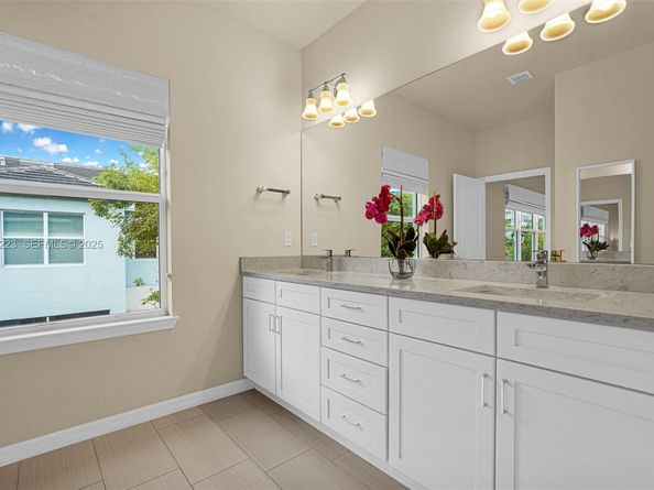 3936 Mahogany Ln, Hollywood FL 33021