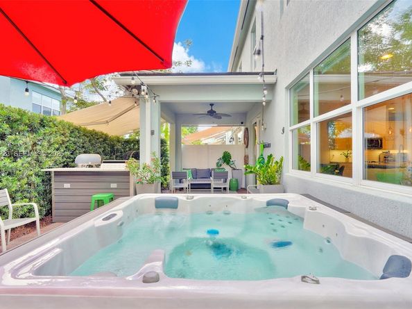 3936 Mahogany Ln, Hollywood FL 33021