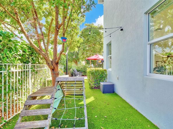 3936 Mahogany Ln, Hollywood FL 33021