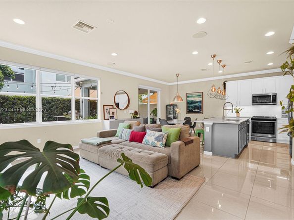 3936 Mahogany Ln, Hollywood FL 33021