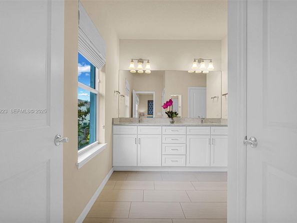 3936 Mahogany Ln, Hollywood FL 33021