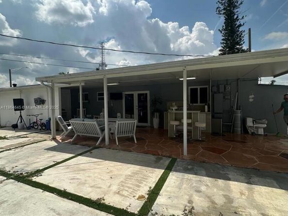 Undisclosed Address #A11864645, Hollywood FL 33024