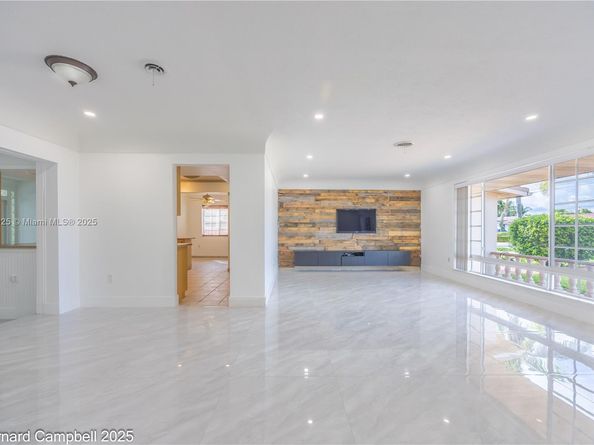 6612 Dahlia Dr, Miramar FL 33023