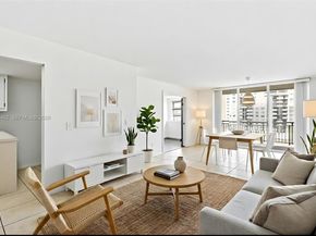 18071 Biscayne Blvd 802, Aventura FL 33160