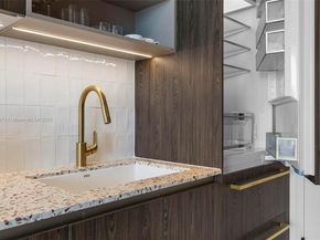 159 NE 6th St 5008, Miami FL 33132