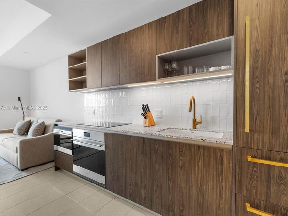 159 NE 6th St 5008, Miami FL 33132