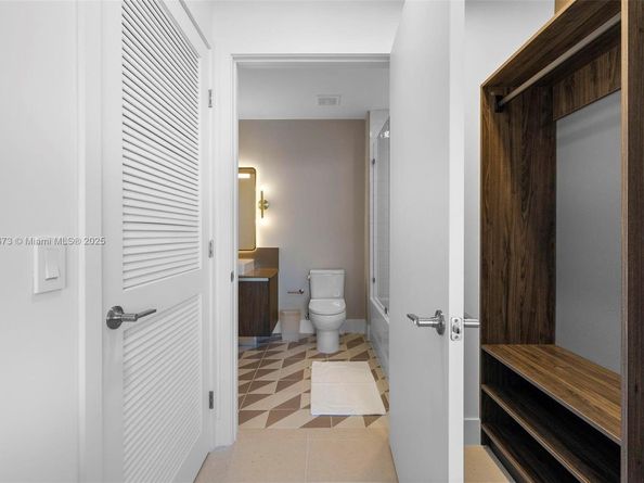 159 NE 6th St 5008, Miami FL 33132