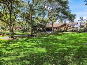 10651 SW 27th St, Davie FL 33328