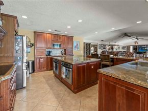 10651 SW 27th St, Davie FL 33328