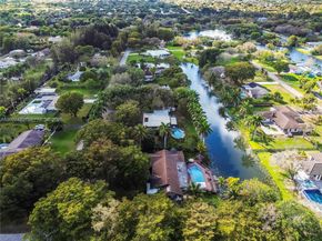 10651 SW 27th St, Davie FL 33328