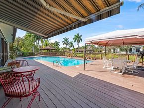 10651 SW 27th St, Davie FL 33328