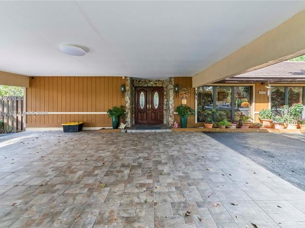 10651 SW 27th St, Davie FL 33328