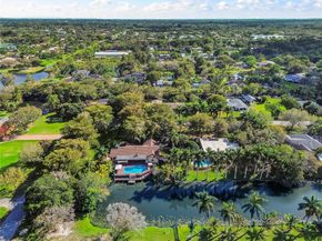 10651 SW 27th St, Davie FL 33328