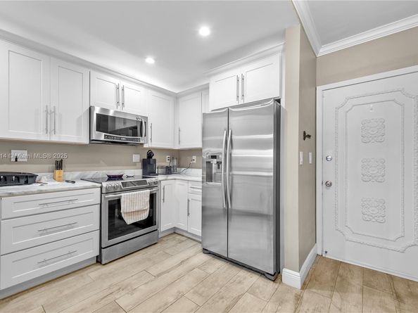 900 SW 12th St 206, Fort Lauderdale FL 33315