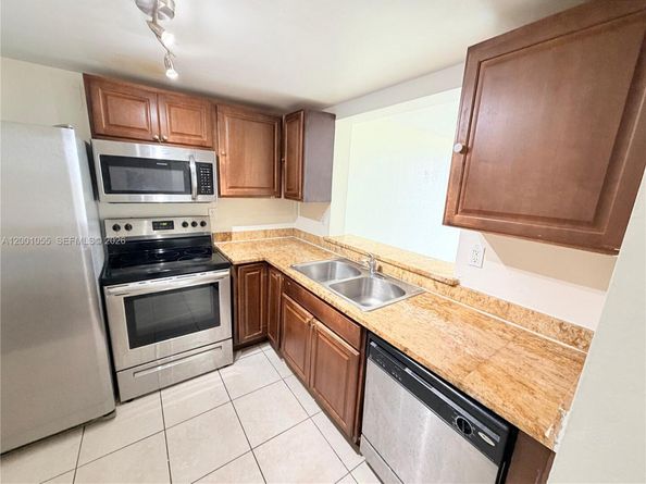 496 NW 165th St Rd D409, Miami FL 33169