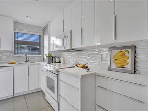 580 Egret Dr 220, Hallandale Beach FL 33009