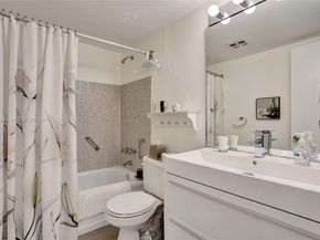 580 Egret Dr 220, Hallandale Beach FL 33009