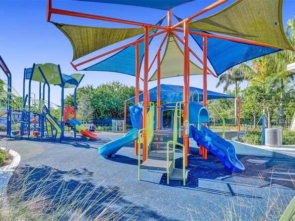 580 Egret Dr 220, Hallandale Beach FL 33009