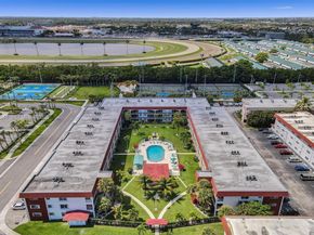 580 Egret Dr 220, Hallandale Beach FL 33009