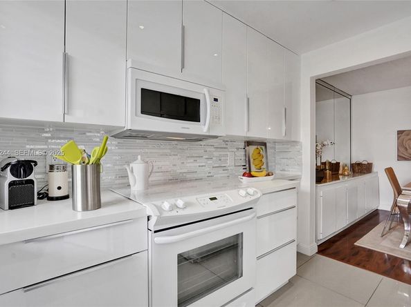 580 Egret Dr 220, Hallandale Beach FL 33009