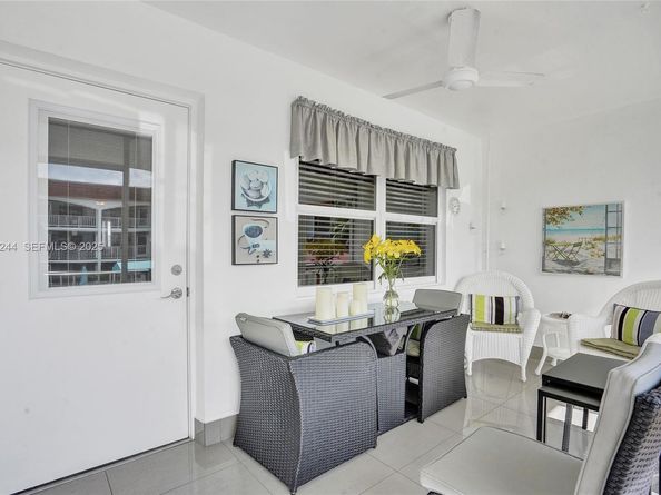 580 Egret Dr 220, Hallandale Beach FL 33009