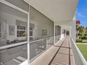 580 Egret Dr 220, Hallandale Beach FL 33009