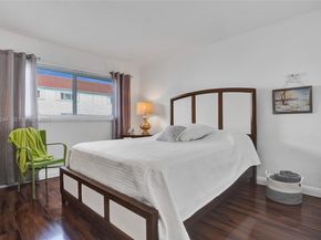 580 Egret Dr 220, Hallandale Beach FL 33009