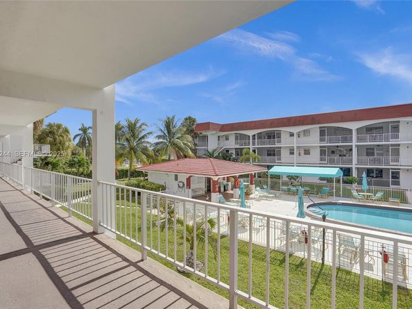 580 Egret Dr 220, Hallandale Beach FL 33009