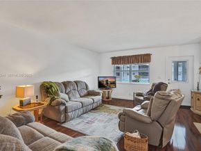 580 Egret Dr 220, Hallandale Beach FL 33009