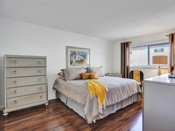 580 Egret Dr 220, Hallandale Beach FL 33009