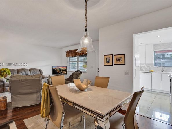 580 Egret Dr 220, Hallandale Beach FL 33009