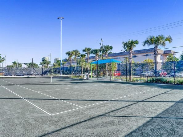 580 Egret Dr 220, Hallandale Beach FL 33009