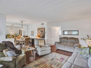 580 Egret Dr 220, Hallandale Beach FL 33009