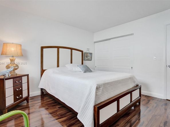 580 Egret Dr 220, Hallandale Beach FL 33009