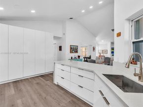 371 NW 101st Ter, Pembroke Pines FL 33026