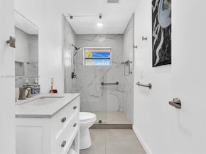 371 NW 101st Ter, Pembroke Pines FL 33026