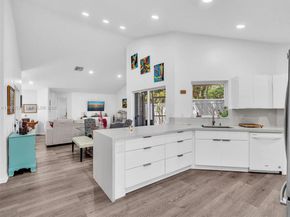 371 NW 101st Ter, Pembroke Pines FL 33026